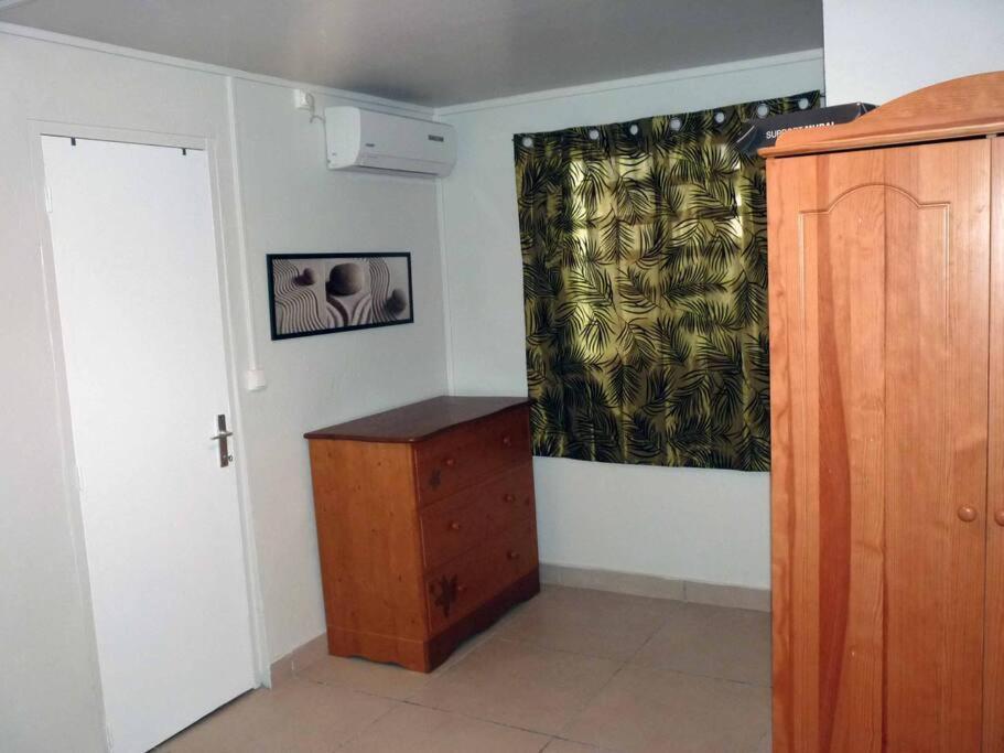 Logement Dans Un Lieu Calme Et Verdoyant A Proximite De Tout Avec Jacuzzi!!! Basse-Terre Exterior foto